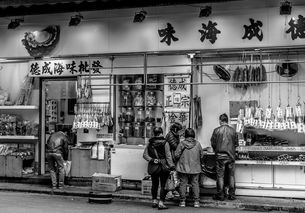  香港哪些商家提供劳力士的现货销售服务？